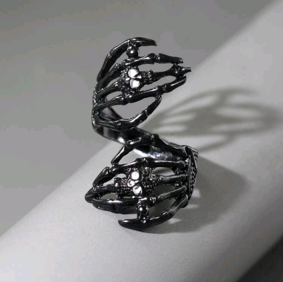 Men skeleton hand design wrap ring - Picture 1 of 4
